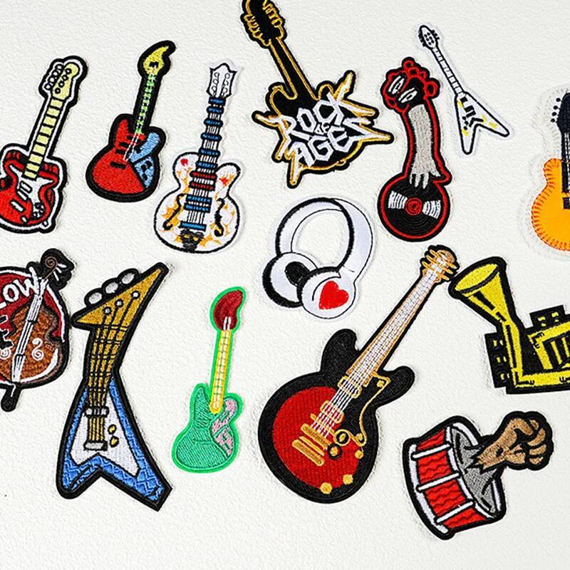 バックパックと帽子の装飾用の刺繍入りギターバッジ、ファッショ - Picture Of Musical Instrument のレビューと価格