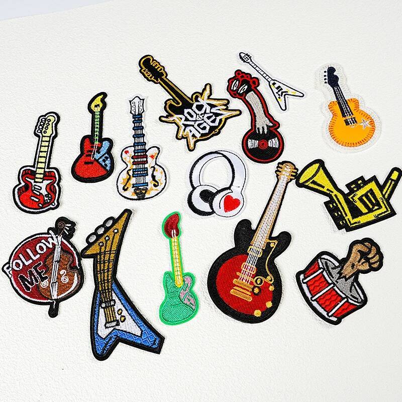 バックパックと帽子の装飾用の刺繍入りギターバッジ、ファッショ - Picture Of Musical Instrument のレビューと価格